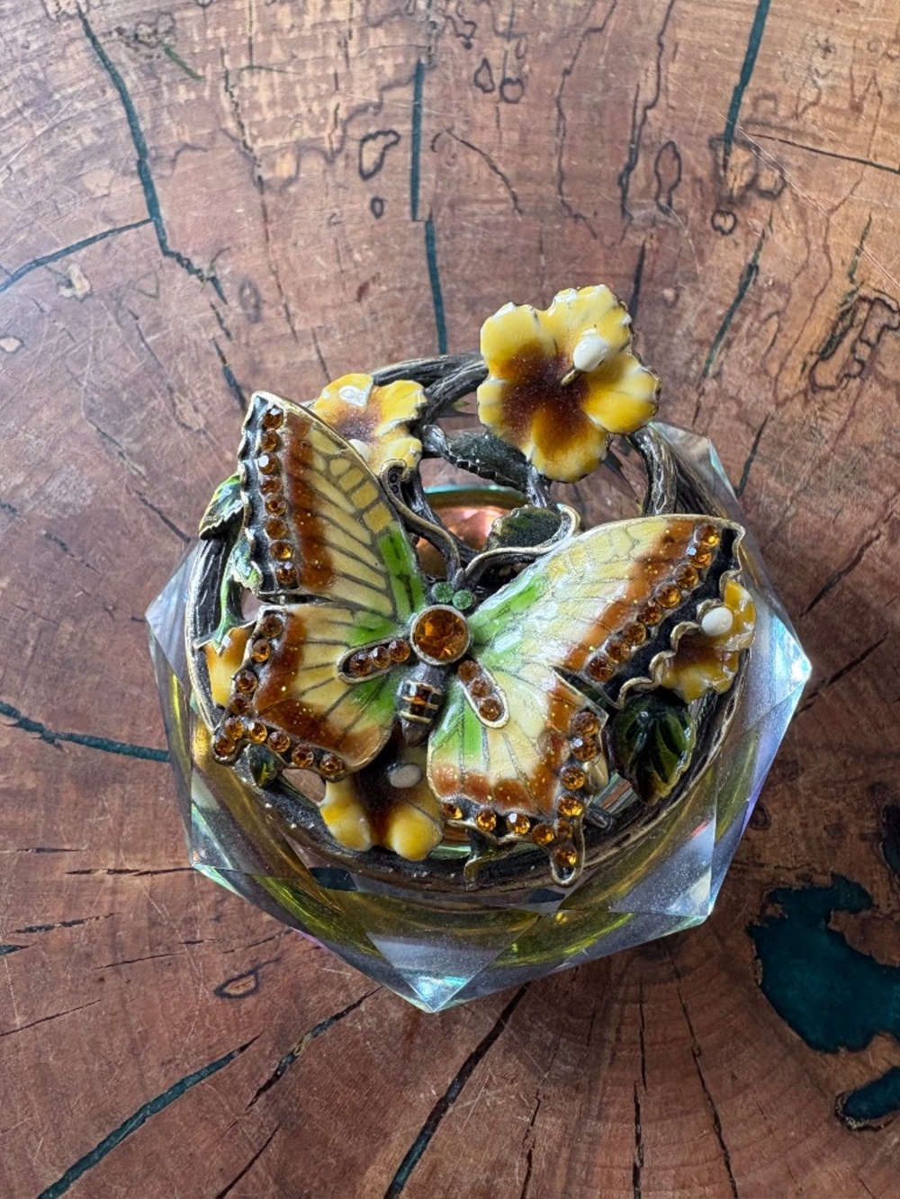 Round Glass Jewelry Box With  a Enamel Butter